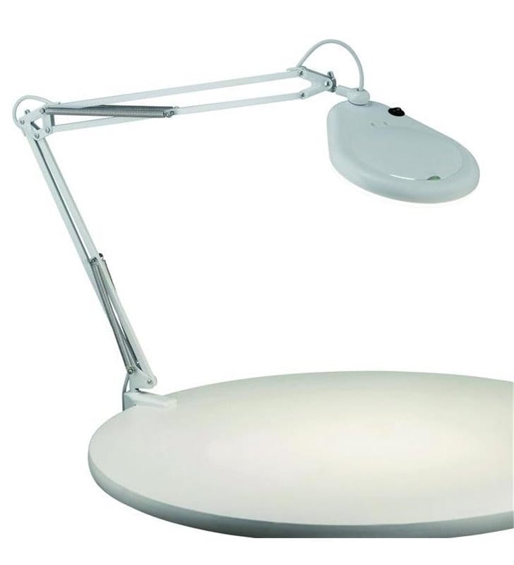 Biała lampa biurkowa Fagernes ze szkłem powiększającym przykręcana do blatu