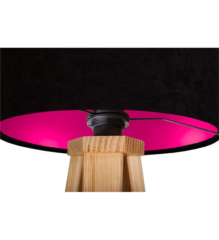 Lampa podłogowa Gloria Różowa abażur czarny z różowym środkiem podstawa drewniana trójnóg