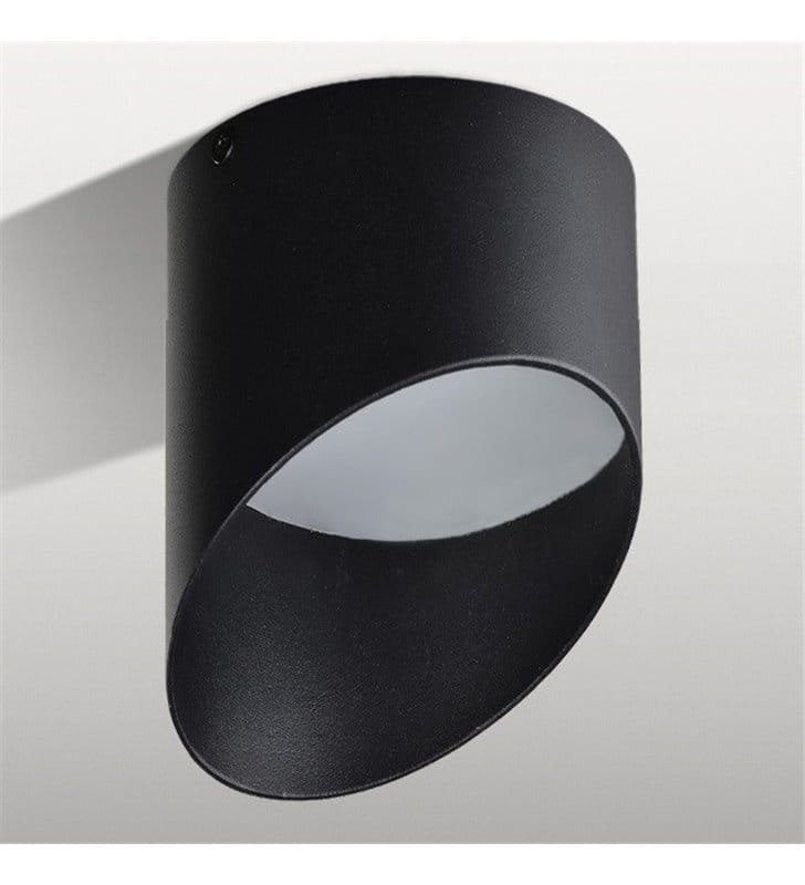 Czarna asymetryczna lampa sufitowa typu downlight Momo LED 11,5cm średnicy