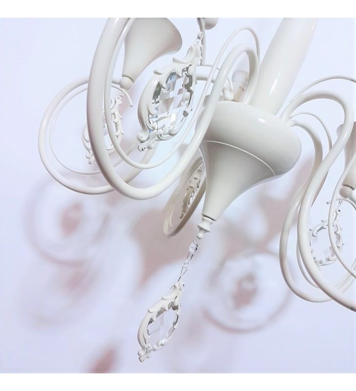 Klasyczny żyrandol świecznikowy Bravo ecru 5 ramienny z ozdobnymi kryształami