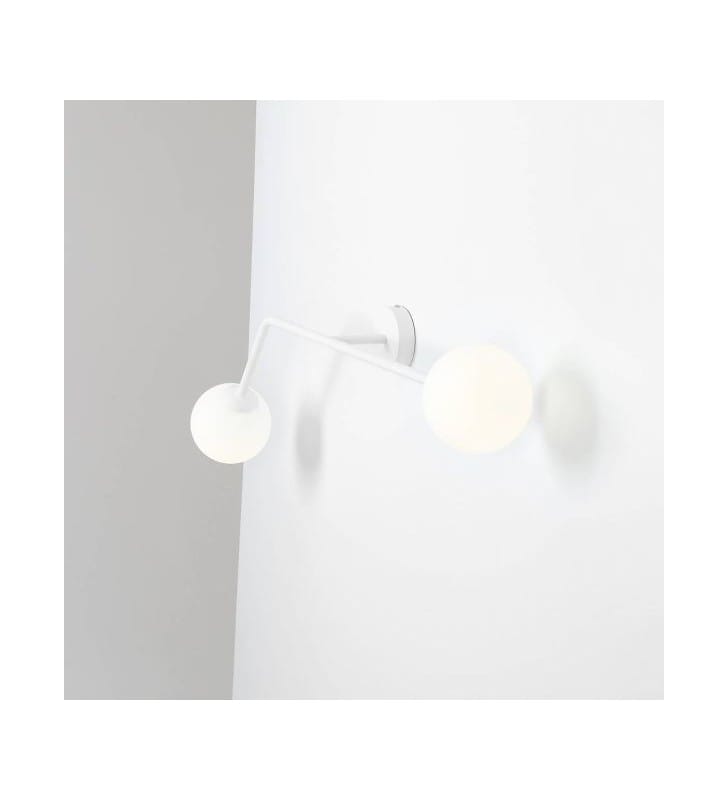 Biała pozioma szeroka lampa ścienna z 2 kloszami Pure do salonu sypialni na hol minimalistyczna forma